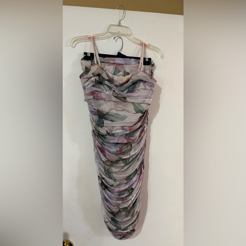 Express Floral Set Ruched Body ContourM-L - Picture 5 of 6